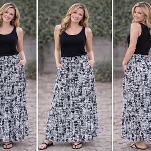 Billabong Black and White Patterned Skirt
